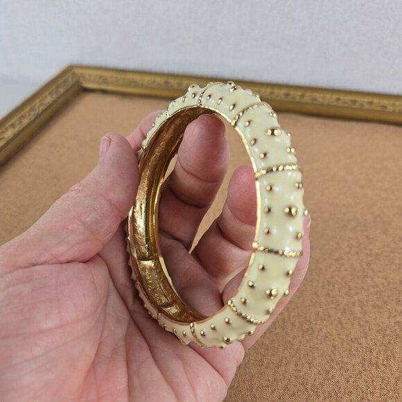 Lilly Pulitzer Bracelet Gold Plated Cream Enamel Sea Urchin Bangle VTG Signed - Picture 3 of 14